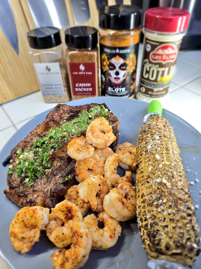 My dinner did not disappoint! 👊😋👍<a href="/FireHatchRubs/">Fire Hatch Rubs ™</a> Cattle Crust NY Strip &amp; Cajun Kicker Shrimp with an Elote! 💯🔥🎯👈 It was Soo Goood! <a href="/StewsSauce/">Stew</a>