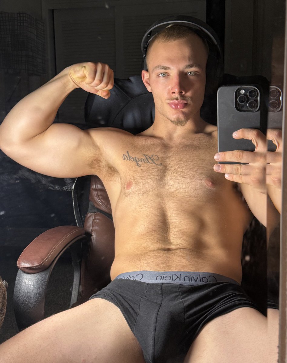 Eyes up here 😉
