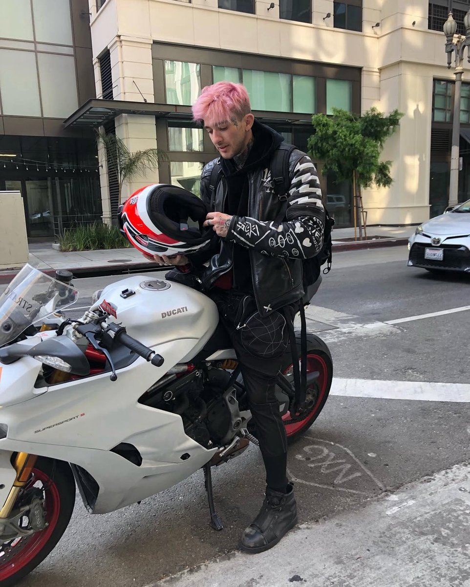 poison 🥀 tweet media