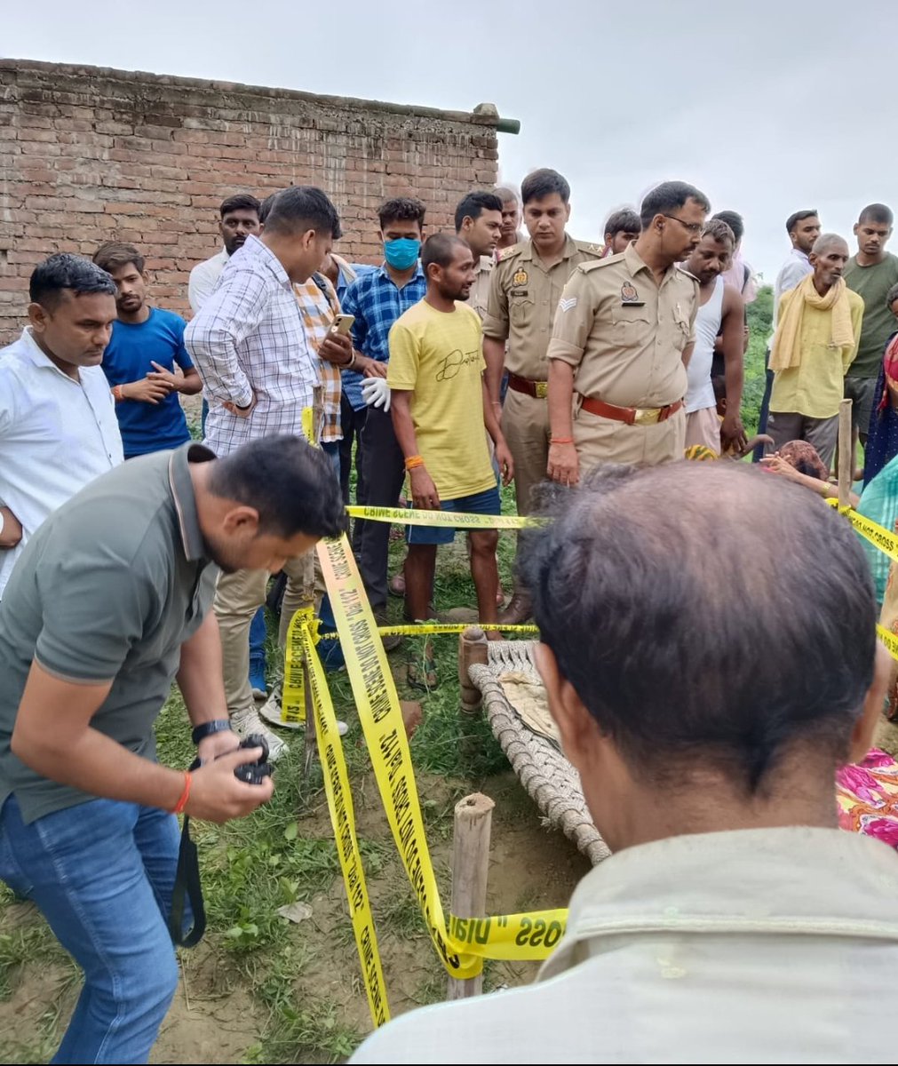 Kuldeep Gupta (@kuldeep_gupta88) on Twitter photo #kanpur बिधनू थाना क्षेत्र के रमईपुर ग्राम पंचायत घाटूखेड़ा में संदिग्ध अवस्था में मिला खटिया पर युवक का शव, गांव वालों ने जताई युवक के हत्या की आशंका मौके पर पुलिस मौजूद।।
<a href="/kanpurnagarpol/">POLICE COMMISSIONERATE KANPUR NAGAR</a>
<a href="/Uppolice/">UP POLICE</a>
<a href="/Newscopgaurav/">Gaurav Kushwaha-Journalist</a> #kanpur बिधनू थाना क्षेत्र के रमईपुर ग्राम पंचायत घाटूखेड़ा में संदिग्ध अवस्था में मिला खटिया पर युवक का शव, गांव वालों ने जताई युवक के हत्या की आशंका मौके पर पुलिस मौजूद।।
<a href="/kanpurnagarpol/">POLICE COMMISSIONERATE KANPUR NAGAR</a>
<a href="/Uppolice/">UP POLICE</a>
<a href="/Newscopgaurav/">Gaurav Kushwaha-Journalist</a>
