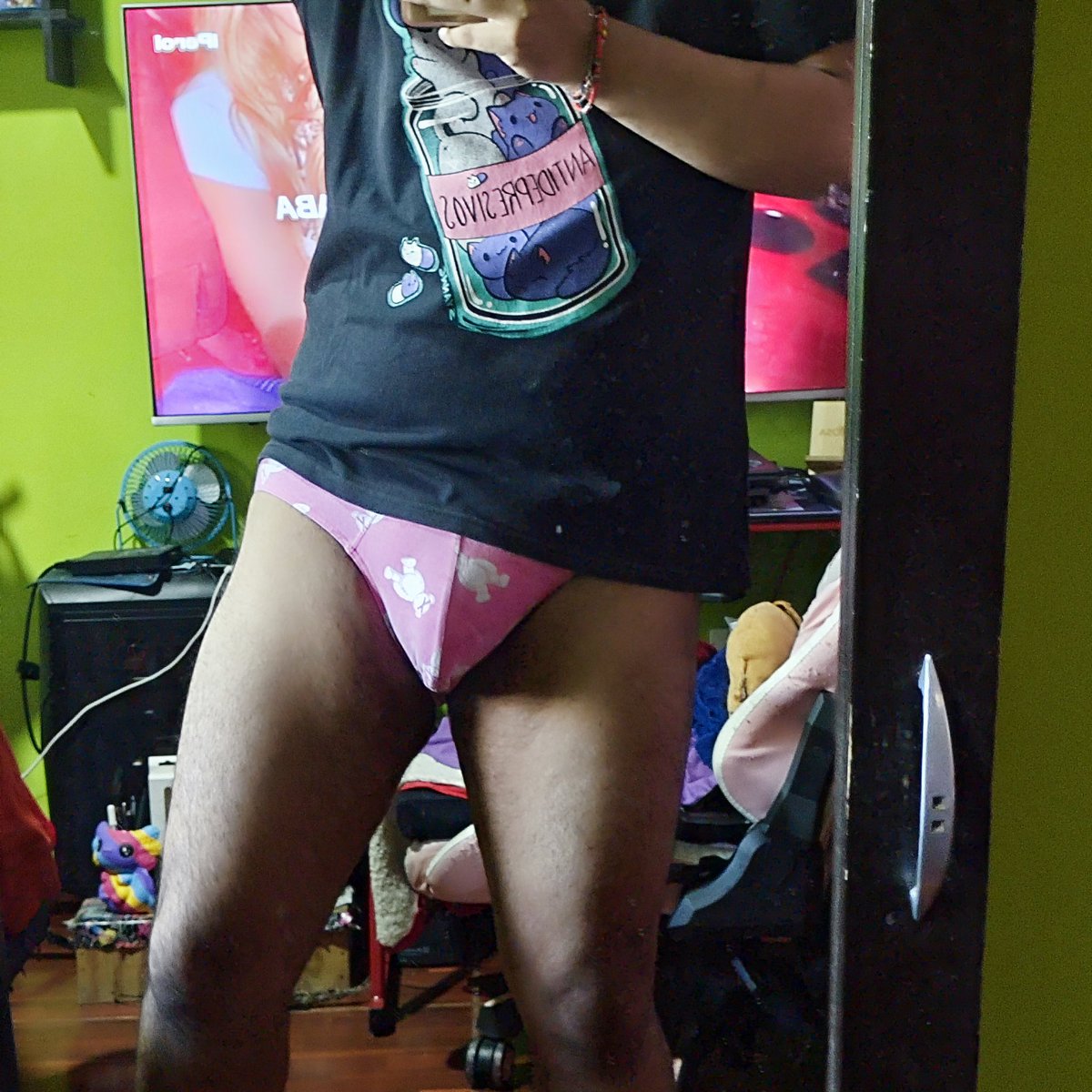 Brattyjock's tweet photo. Boys wear pink too!
#bulge #pinkundies #UnderwearForMen #nerd #sissy https://t.co/MJ6wt4Lpqy