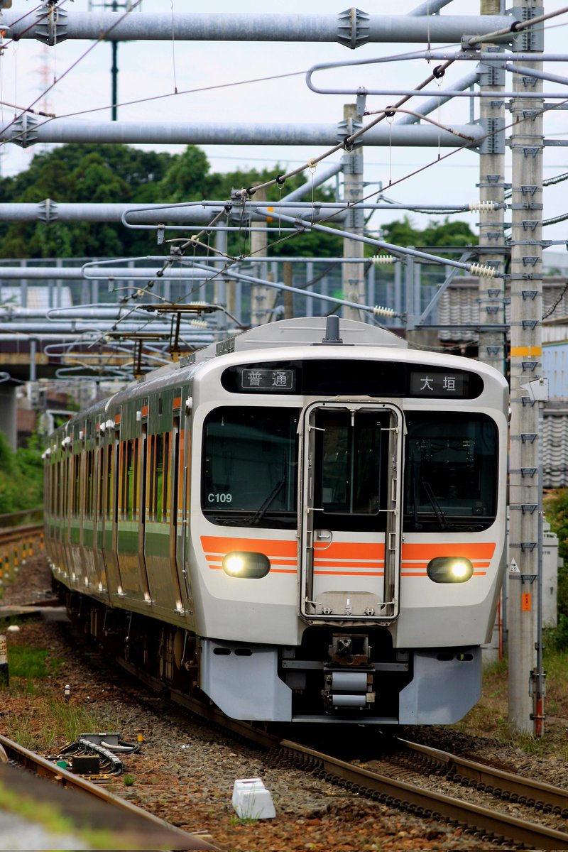 bear_rail's tweet photo. 2025/6/16
210F 普通大垣行き
315系 C109編成

このときは、315が大垣〜米原の主になるとは思っていませんでした https://t.co/uA6SdytmbU