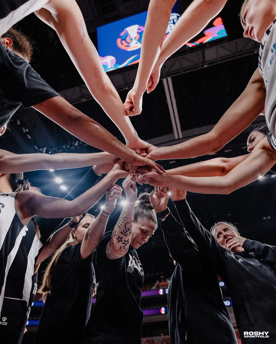 MainlandPouakai's tweet image. The Tall Ferns take on the South Korea to tip off their FIBA Asia Cup campaign at 5:30pm tonight!
Goodluck Esra, Charlotte and Ashlee!
@TauihiNZ @skysportnz
