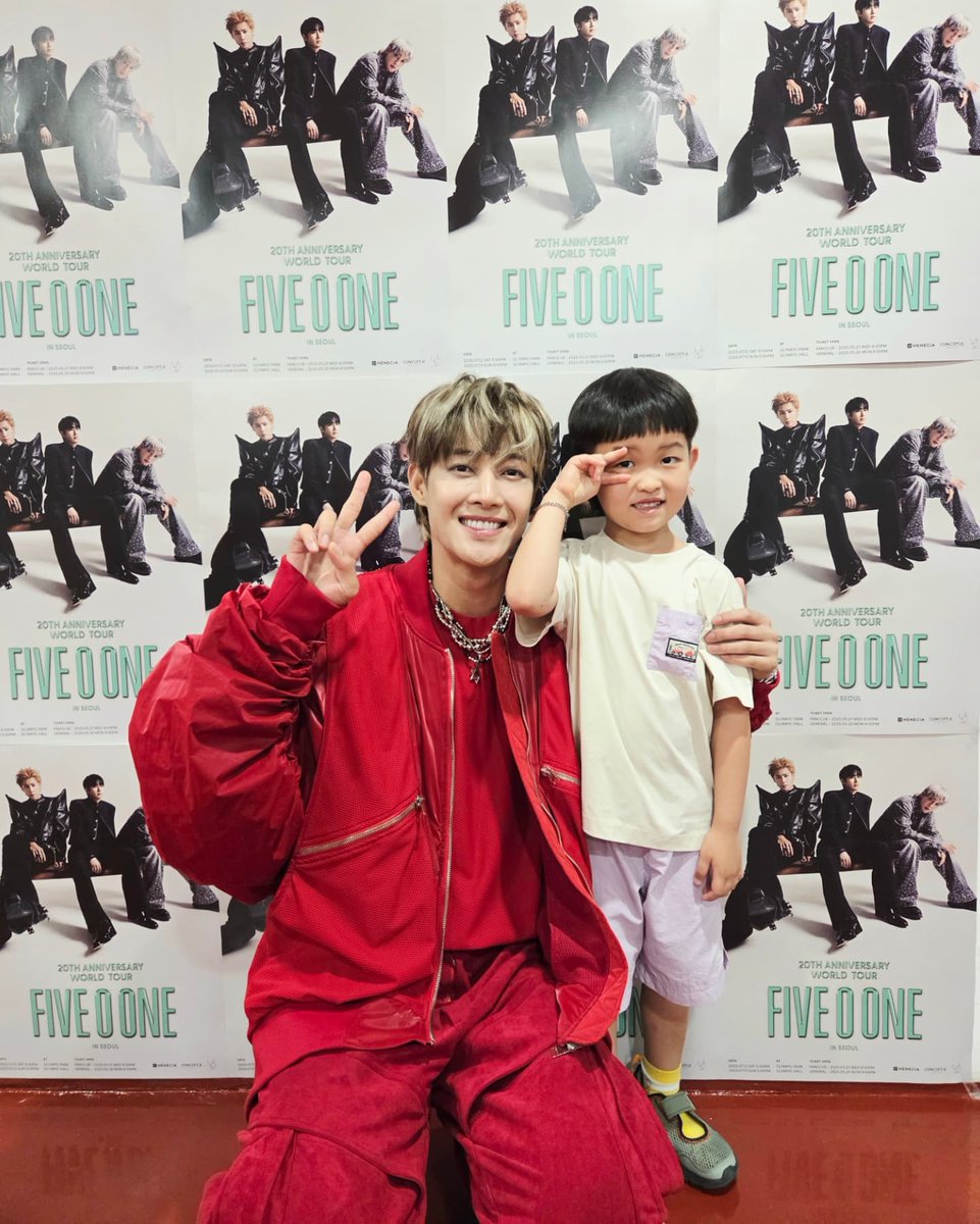 KatyKHJL's tweet photo. 감격🥹
무대에서 반짝이는 @fiveoone_offcl 오빠들 너무 멋있고✨️ 변치 않는 사랑을 주는 완두콩들💚 너무 이쁘다✨️

Thanks for sharing
©📸 @k.eunggga

#FIVE_O_ONE #FIVEOONE 
#KIMHYUNJOONG
#HEOYOUNGSAENG
#KIMKYUJONG https://t.co/FgHq4mqYSW