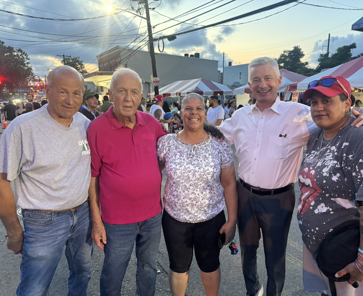 jim_mcgreevey's tweet image. Sunday at the Mt. Carmel Feast is different because it’s more rooted in tradition and family. Unlike lively Friday and Saturday nights filled with teens and social energy, Sunday draws families, older adults, and longtime community members. It’s a day for Mass and gathering…