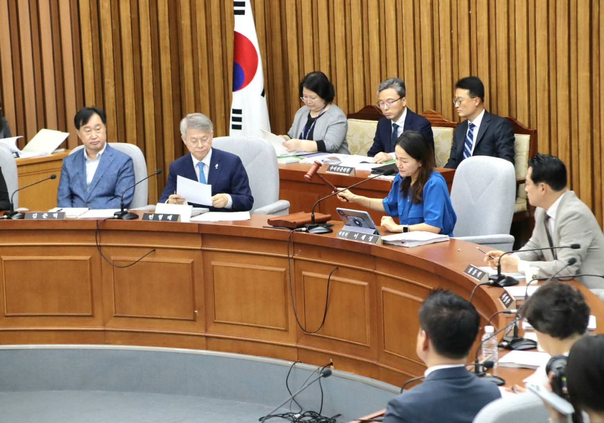 kimjunhyuk1789's tweet image. [헌법재판소장 인사청문특별위원회 위원 선임]

참으로 바쁜 나날을 보내고 있습니다. 국회 교육위원회와 운영위원회에 이어, 김상환 헌법재판소장 임용동의에 관한 인사청문특별위원회 위원으로 선임됐습니다.

facebook.com/share/19FJYQXb…

#수원정 #김준혁 #매탄 #원천 #영통 #광교 #헌재