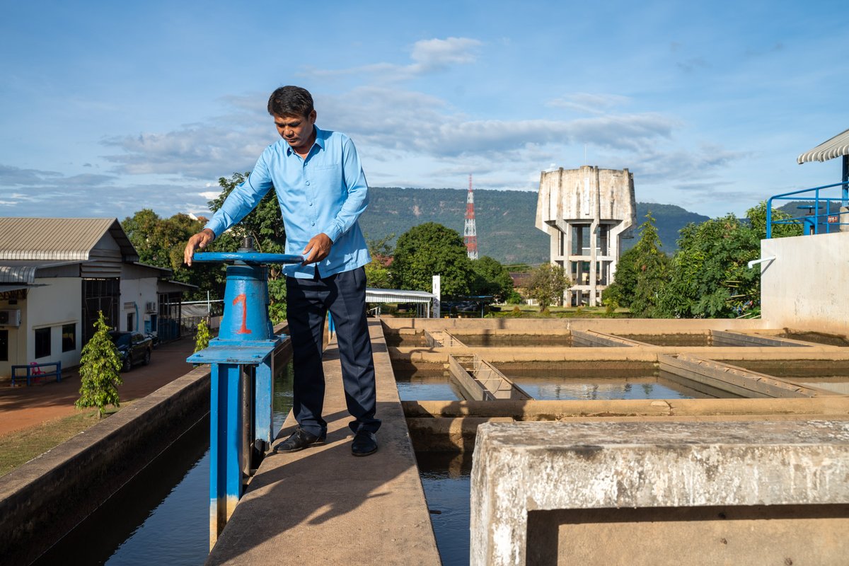 WR_LaoPDR's tweet image. Lao PDR has been #polio free for many years, but surveillance is essential to ensure it does not return
By assisting national lab officials with WHO-provided training and a centrifuge, they have the capability to detect polio in large volumes of wastewater, helping keep 🇱🇦 safe