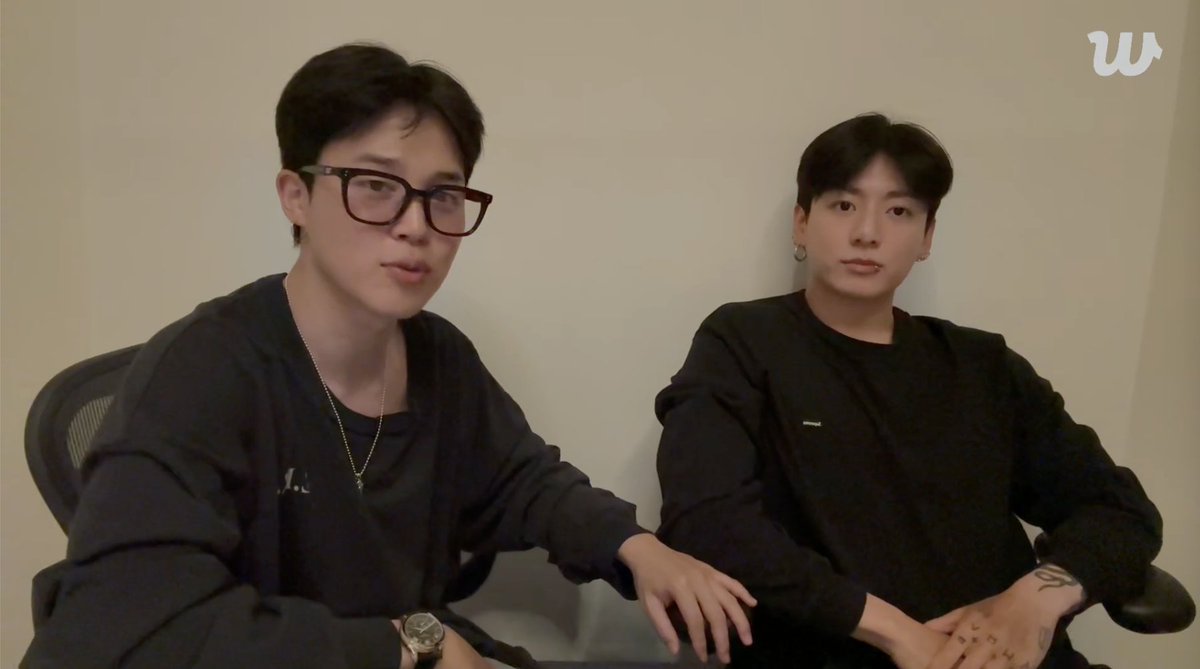 🐥: ตอนนี้ทุกคนกำลังตั้งใจเตรียมงานกันหนักมากเลยครับ ร้อนแรงกันตั้งแต่เริ่มเลย แต่ที่ว่าเรากำลังตั้งใจทำงานอยู่นั้น555 ถามว่าตอนนี้ถึงไหนแล้วนั้น55555 ถามว่าทำอะไรอยู่นั้น555 พวกผมก็ยังไม่รู้ครับว่าพวกเราจะทำเพลงอะไร แต่ก็ลองทำกันอยู่
🐰: พวกเราอ่ะ ไม่ว่าผลจะออกเป็นยังไงก็ตาม
