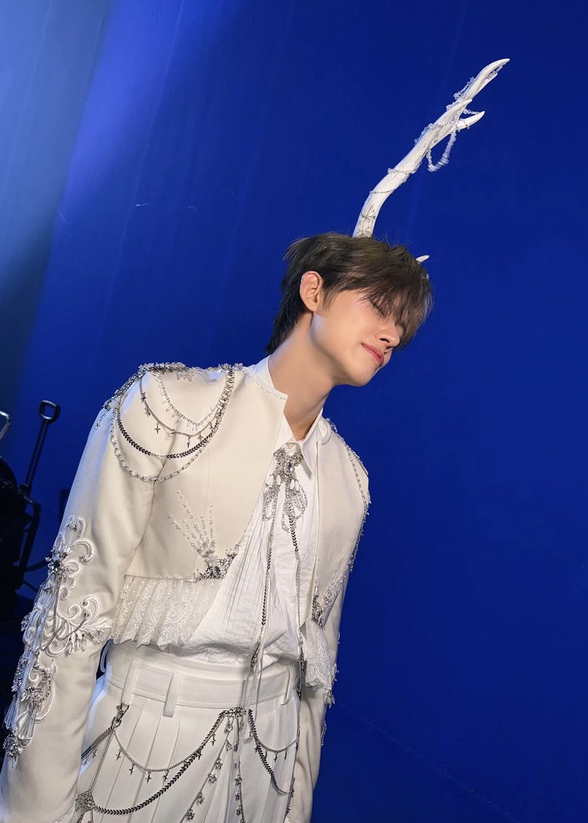 このヨンジュンのトレカめっちゃほしい！！！！ツノコンセプト好き