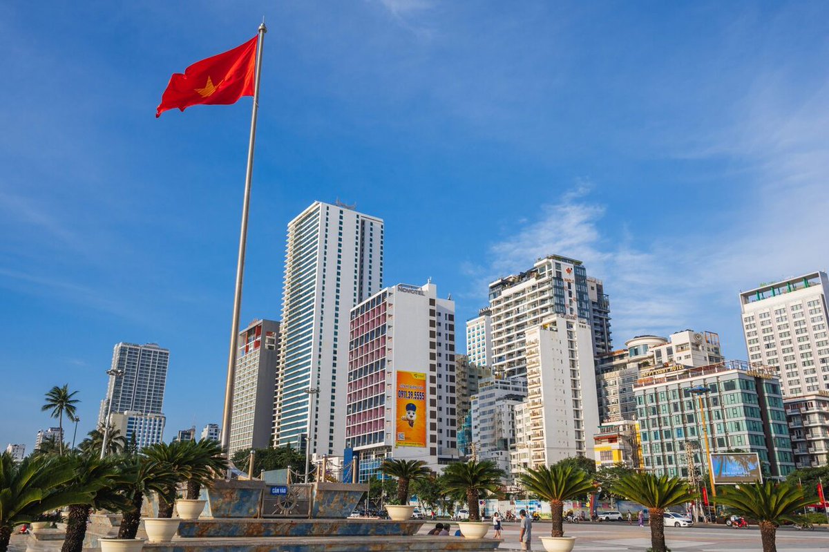 yogiliman's tweet image. 🚀 Exciting news in the tech world! Vietnamese tech firm CMC is set to build a $250m hyperscale data center! What do you think this means for the future of data management and cloud computing in the region? 🤔 Dive into the details here: ift.tt/Vw3keA6 #TechNews #DataC…