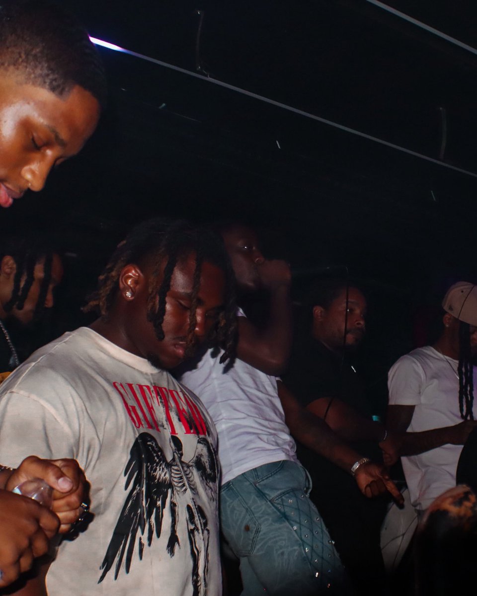 HoodBabies_ENT's tweet photo. "Mad cause they ain't gettin' paper, these niggas haters"🎥‼️
@1raqbaby@yvng.lae 
#explore #trending #foryou #photographer #photoshoot #concert #show #club #raq #raqbaby #1raqbaby #yvnglae
#hoodbabies #hoodbabiesent #brockton #boston #providence #rhodeisland https://t.co/WsbONR1FL8
