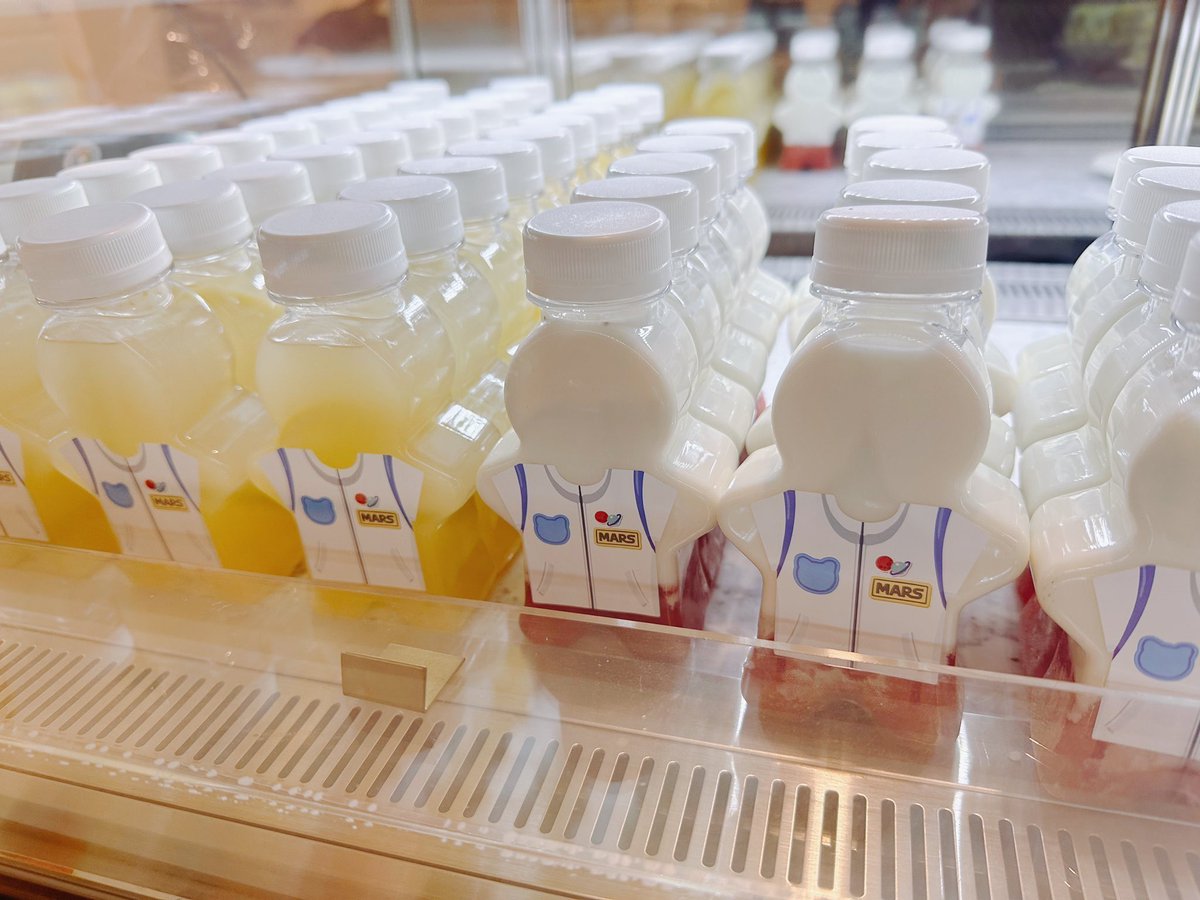 귀여운 소품들이 가득🎁코지한 분위기의 디저트 카페에서 25-26년도 대관 받고 있습니다💕

🚩커스텀 디저트&amp;음료 제작
🚩대관 진행 시 다양한 지원🫶🏻

일정 확인 및 문의 📍 linktr.ee/p.logue

생일카페 생카 전시카페 아이돌 배우 대관카페 홍대 합정 이벤트 카페 대관 기념일