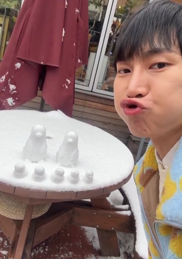 cjoyjoy_28's tweet image. Maybe, just maybe, this prediction to BTOB WILL COME TRUE, they've been giving us hope lately.

Universe please bring back my OT7, i'm on my knees.