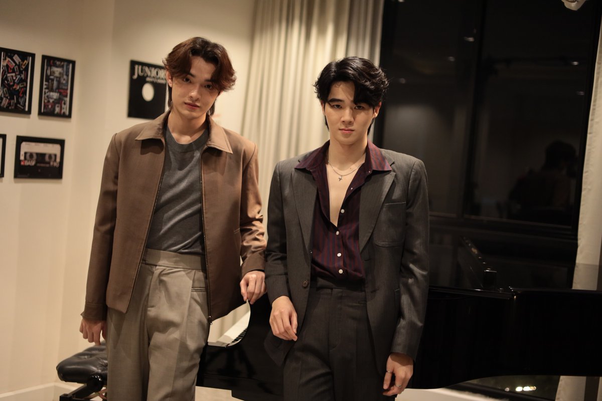 around_ent's tweet photo. iQIYI Original “Reset การเกิดใหม่ของดวงดาว” ออกอากาศ : วันจันทร์ 14 กรกฎาคม 2568 เวลา 22.30 น.

#ResetTheSeries #RESETการเกิดใหม่ของดวงดาว 
#ธาดาอาร์มิน #PeterPond #ปีเตอร์ปอนด์ 
#pondponlawit #peterpanzz_w 
#Broadcastthaitv #iQIYI

อาร์มิน (พลวิชญ์ เกตุประภากร) โดน เร็น (ฉลองรัฐ นอบสำโรง)  เล่นงานอย่างหนัก โดยการแอบปล่อยรูปของเขากับ ชาลี เพื่อทำลายชื่อเสียง ธาดา (ทัศน์พล วิวิธวรรธน์) จึงเข้ามาช่วยคิดวางแผนเพื่อแก้ไขสถานการณ์นี้โดยด่วน ทางด้าน ธิวทิศ (ธนวัฒน์ หิรัญธรารัศมิ์) ที่ต้องการแก้แค้น และทำลายธาดา จึงคิดที่จะยึดบริษัท CROWN ENTERPRISE มาเป็นของตัวเอง ซึ่งแผนการครั้งนี้ของธิวทิศเหมือนจะได้ผล เพราะทำให้ธาดาเกิดอาการวิตกกังวลอย่างเห็นได้ชัด จนอาร์มินอดเป็นห่วงไม่ได้

ติดตามในซีรีส์ iQIYI Original “Reset การเกิดใหม่ของดวงดาว” ในวันจันทร์ที่ 14 กรกฎาคม 2568 ดูสดทุกวันจันทร์ เวลา 22.30 น. ทางช่อง 3 และดูออนไลน์เวอร์ชัน UNCUT เวลา 22.45 น. บนแอป iQIYI และเว็บ https://t.co/fnbNdlGXgP ที่เดียวเท่านั้น