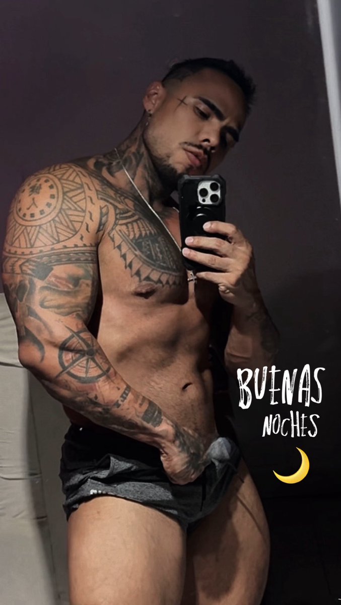 No mires mucho… o vas a querer tocar. 🖤👀”🔥🔥

Hashtags:
#LatinoSexy #MirrorShot  #TattedAndHot #DarkVibes #HotBoyLatino #bodybuilding #bodybuilder #gym #gymmotivation