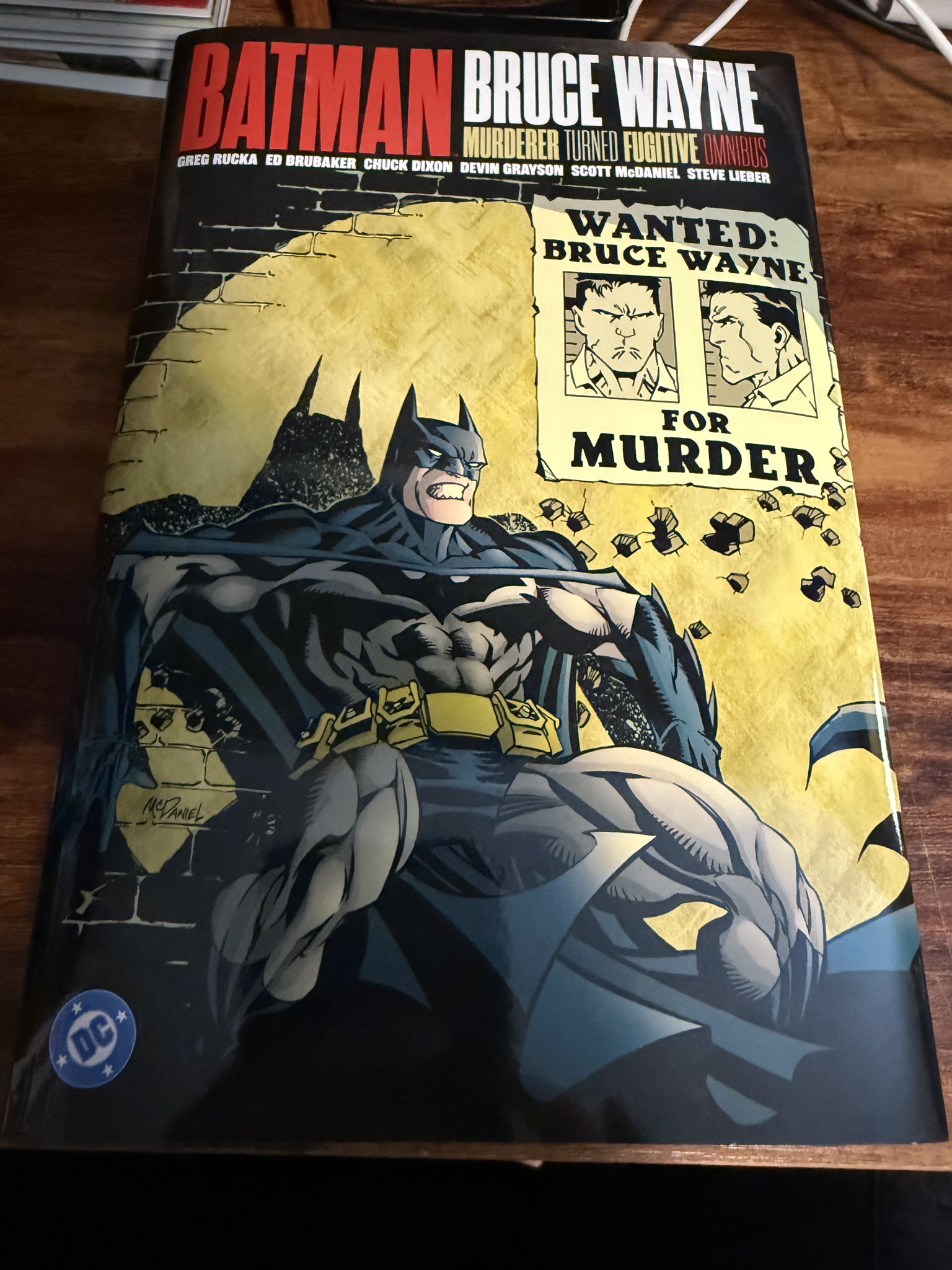 洋書 BATMAN: Murderer?/Fugitive Complete TPB Amazon.com: Batman: Bruce Wayne Fugitive - VOL 02