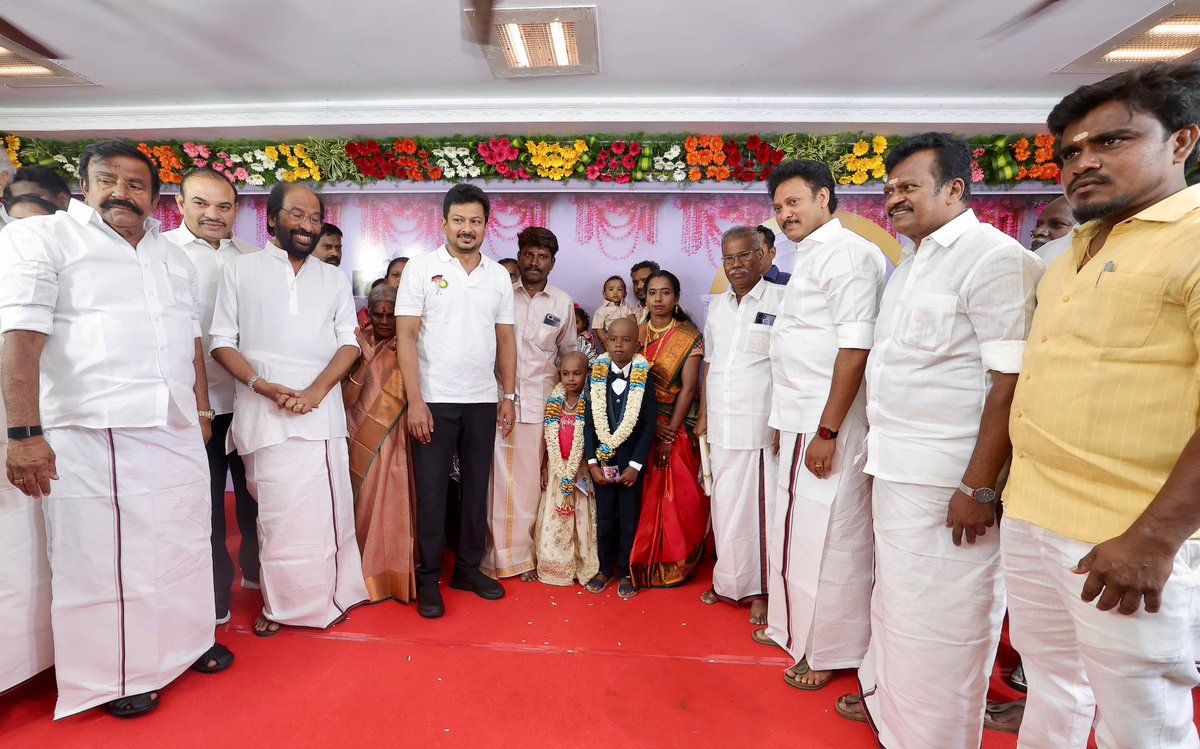 Udhay (@udhaystalin) on Twitter photo திருச்சி தெற்கு மாவட்டக் கழகம் - காட்டூர் பகுதிக்கழகச் செயலாளர் - மாமன்ற உறுப்பினர் அண்ணன் ஒ.நீலமேகம் அவர்களின் இல்ல காதணி விழா திருச்சி காட்டூரில் இன்று நடைபெற்ற போது, நிகழ்ச்சியில் பங்கேற்று விழாச்செல்வங்கள் தீதன் மற்றும் கிரிஷிகாஸ்ரீயை வாழ்த்தி மகிழ்ந்தோம்.
<a href="/IPeriyasamy_/">I.Periyasamy</a> திருச்சி தெற்கு மாவட்டக் கழகம் - காட்டூர் பகுதிக்கழகச் செயலாளர் - மாமன்ற உறுப்பினர் அண்ணன் ஒ.நீலமேகம் அவர்களின் இல்ல காதணி விழா திருச்சி காட்டூரில் இன்று நடைபெற்ற போது, நிகழ்ச்சியில் பங்கேற்று விழாச்செல்வங்கள் தீதன் மற்றும் கிரிஷிகாஸ்ரீயை வாழ்த்தி மகிழ்ந்தோம்.
<a href="/IPeriyasamy_/">I.Periyasamy</a>