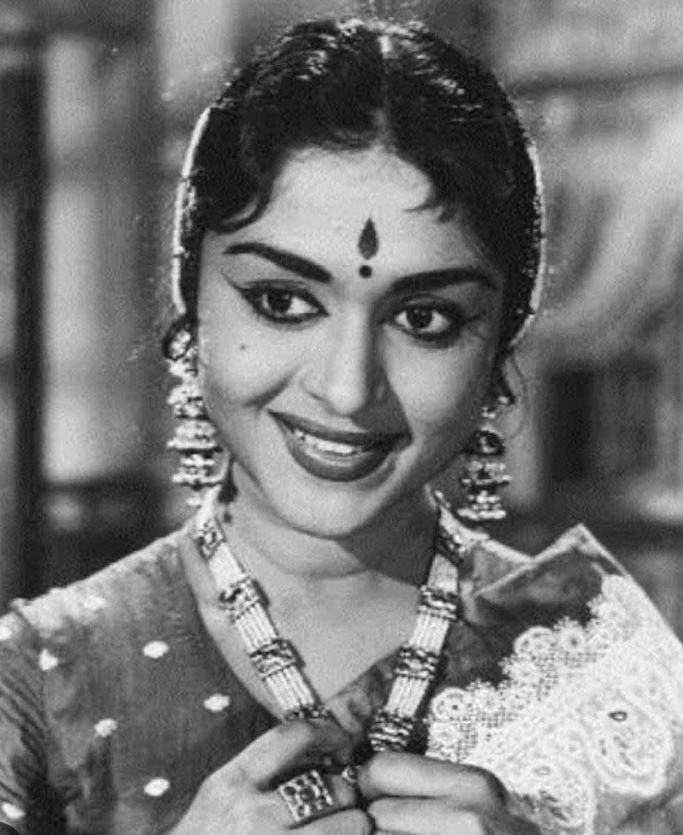 Veteran Legendary Actress #SarojaDevi passed away in Bengalaru today, she was 87 

OmShanthi 
RIP 🙏