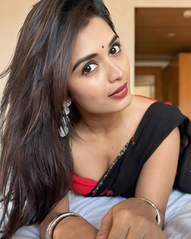 singh🌿🍁🌺 (@abs20762910) on Twitter photo <a href="/Queensugandha/">Sugandha Sharma</a> * आपकी परछाई हमारे दिल में है
आपकी यादें हमारी आंखों में है...
आपको हम भुलायें भी तो कैसे...
आपकी मोहब्बत हमारी साँसों में है...!*
**शुभ प्रभात वंदन ❣️☘️ <a href="/Queensugandha/">Sugandha Sharma</a> * आपकी परछाई हमारे दिल में है
आपकी यादें हमारी आंखों में है...
आपको हम भुलायें भी तो कैसे...
आपकी मोहब्बत हमारी साँसों में है...!*
**शुभ प्रभात वंदन ❣️☘️