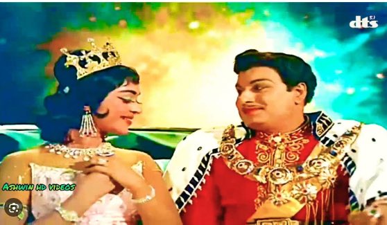 #SarojaDevi (87) the yesteryear popular actress passed away in Bengaluru. In the golden era of south Indian cinema she ruled! Who can forget the romantic MGR-Saroja Devi pairing in blockbusters like Enga Veetu Pillai, Anbe Vaa etc? 
#OmShanti