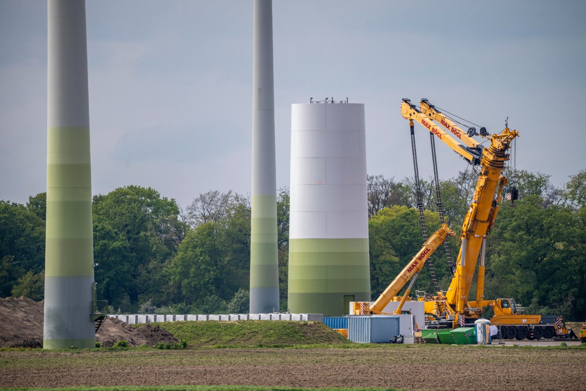 Windenergieausbau im <a href="/landnrw/">Staatskanzlei NRW</a> weiter mit starken Aufwind: Im 1. Halbjahr sind 101 Anlagen mit 525 MW Brutto-Leistung neu in Betrieb gegangen. <a href="/LEE_NRW/">LEE NRW</a>: Uralt-Ausbaurekord von 881 MW aus dem Jahr 2017 (!) wird in diesem Jahr getoppt. Endlich!!! Dazu: lee-nrw.de/presse/mitteil…