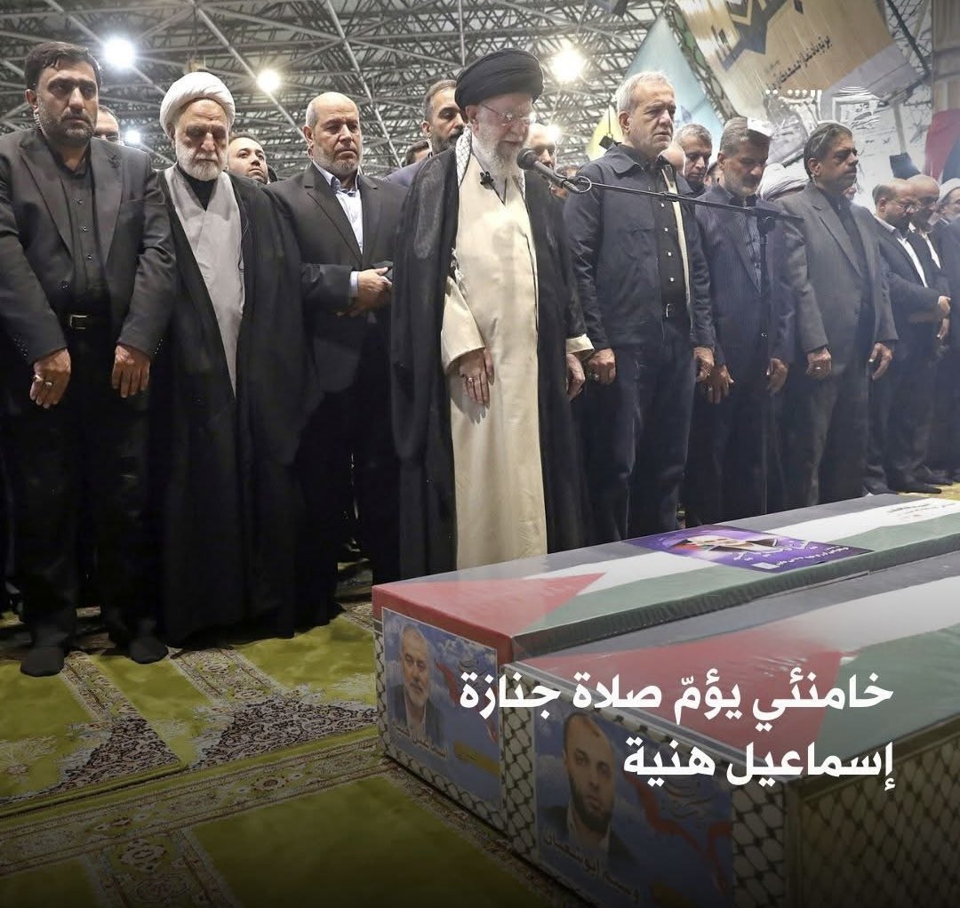 أمّةٌ لا تحتمل الحقيقة باسم السلام والوحدة، هي أمّة لا تستحق الوجود!

أتذكّر جيداً، كيف أنّه في مثل هذا الوقت من العام الماضي، وعندما استُشهد السيّد إسماعيل هنية، قائد المقاومة الفلسطينية، في طهران، صلّى عليه الإمام الخامنئي صلاة الجنازة…

كنت أنظر إلى المشهد وأقول في نفسي: