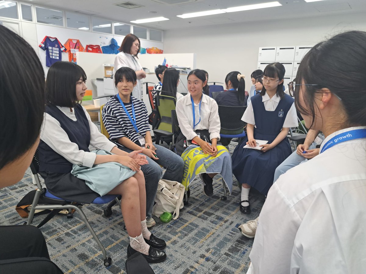 7月13日、国連ユニタール広島青少年大使プログラムの第3回目のセッションでは、広島大学で平和教育を学ぶ海外の学生から、海外の方から見たヒロシマの平和教育について、またエジプトで行われている平和教育の例に、各々の歴史や文化的背景から生まれる平和教育の意義や目的について議論を深めました。