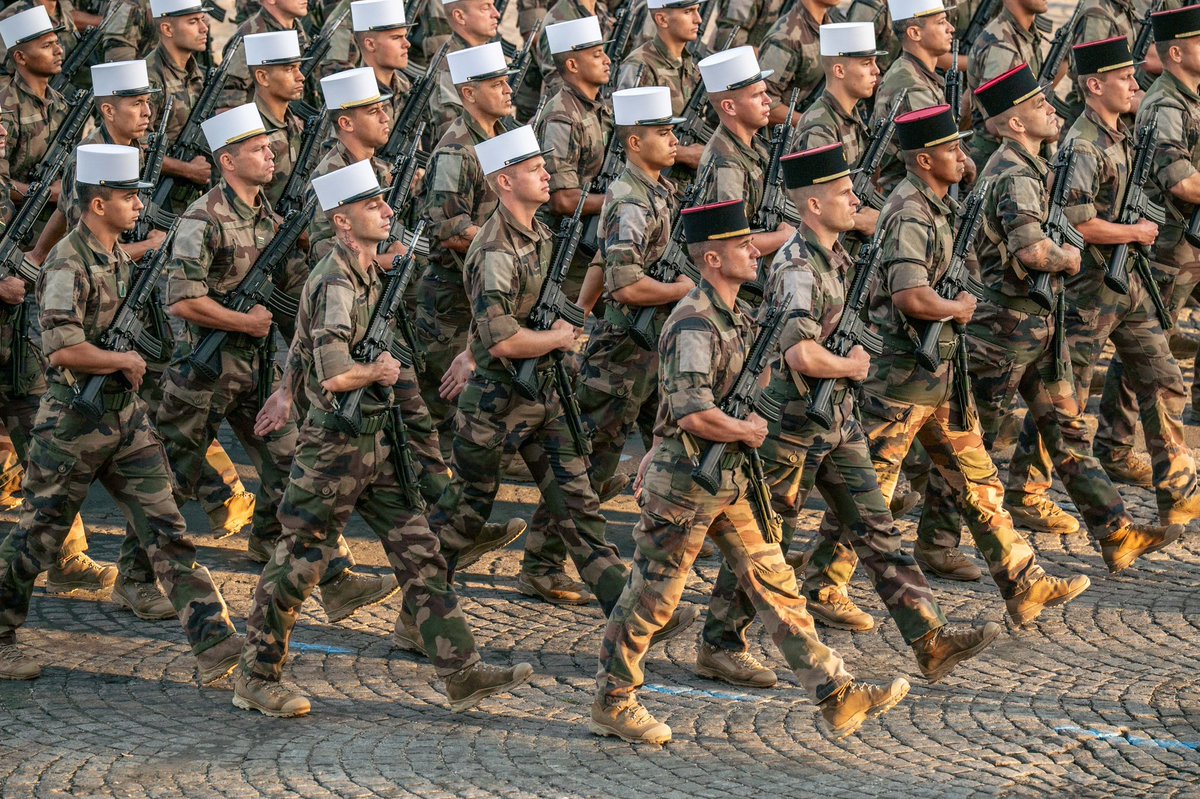 CEMAT_FR's tweet image. Ils sont légionnaire, marsouin, dragon, spahi, pilote d’hélicoptère ou élèves en formation.
Ce matin, sur les Champs-Élysées, ils seront les visages d’une @armeedeterre #DeCombat fière de servir la France.
#14Juillet