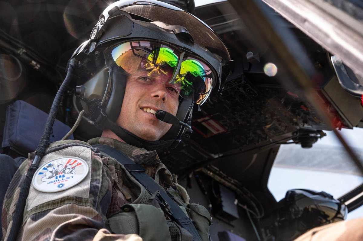 CEMAT_FR's tweet image. Ils sont légionnaire, marsouin, dragon, spahi, pilote d’hélicoptère ou élèves en formation.
Ce matin, sur les Champs-Élysées, ils seront les visages d’une @armeedeterre #DeCombat fière de servir la France.
#14Juillet