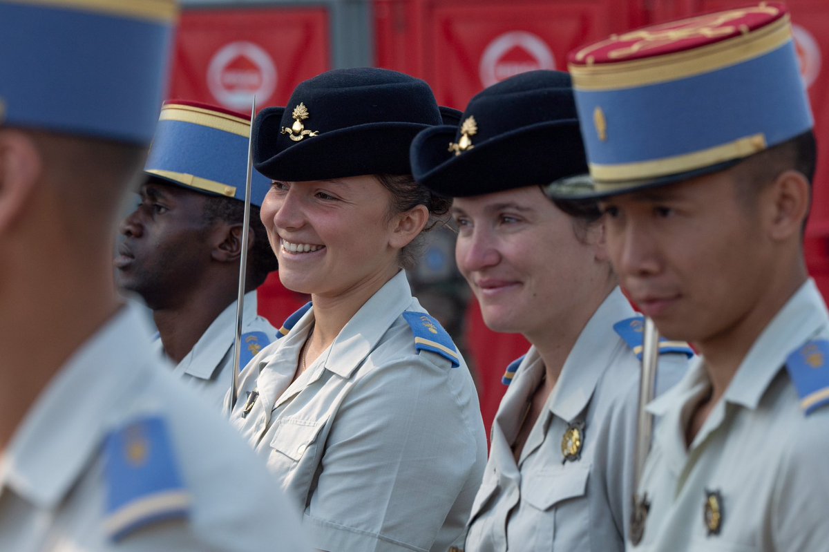 CEMAT_FR's tweet image. Ils sont légionnaire, marsouin, dragon, spahi, pilote d’hélicoptère ou élèves en formation.
Ce matin, sur les Champs-Élysées, ils seront les visages d’une @armeedeterre #DeCombat fière de servir la France.
#14Juillet