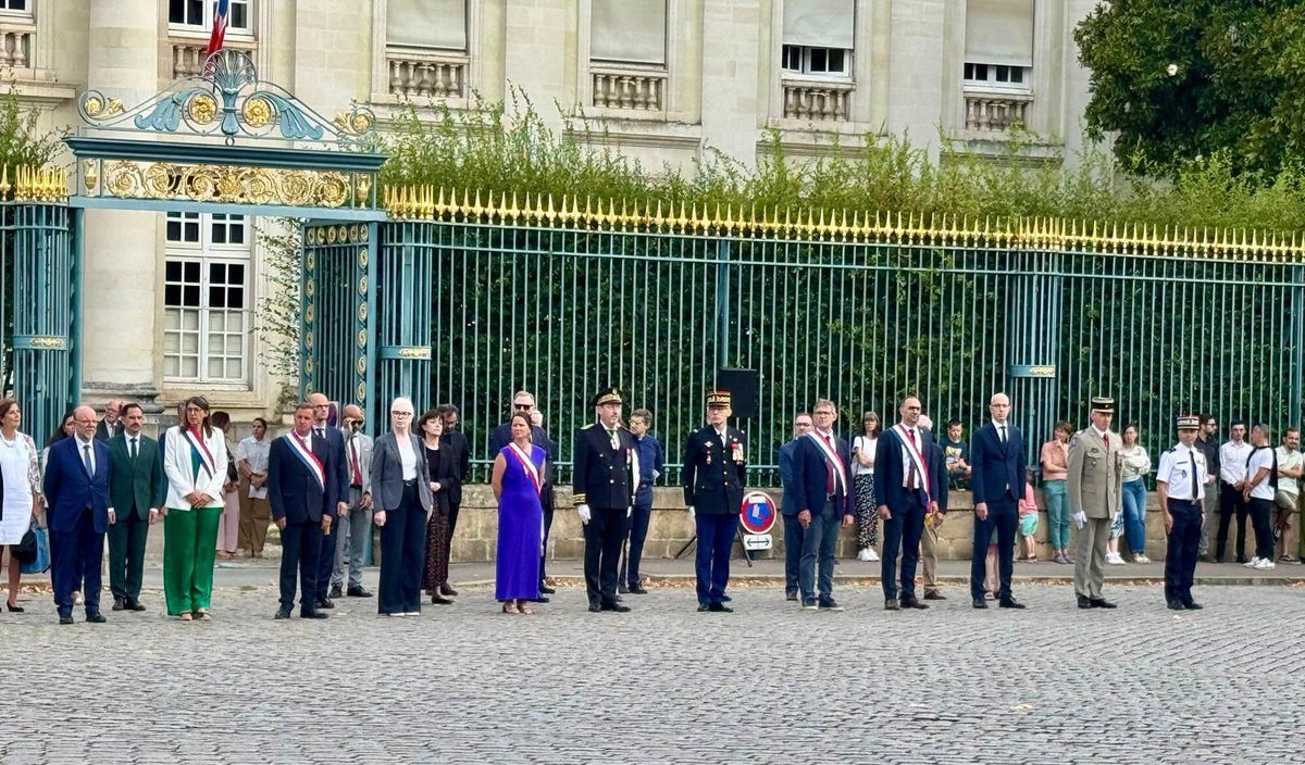 julienbainvel's tweet image. 💙💛 Cérémonie à l'occasion de la Fête Nationale, placée sous le signe de l’engagement, pour saluer les femmes et les hommes mobilisés au service de la France et des Français.
🇫🇷 Présent comme chaque année pour remercier les forces de sécurité engagées à Nantes.