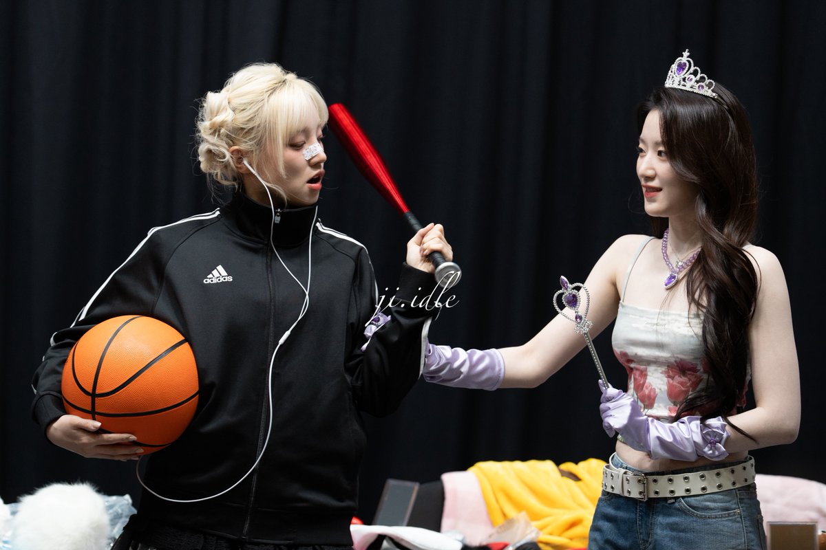 ji_idle's tweet image. ์ง์ง ๋ถ๊ฒฝ ๊ฐฑ์คํฐ ใ
ใ
ใ
#IDLE #์์ด๋ค #YUQI #์ฐ๊ธฐ #้จ็ฆ #SHUHUA #์ํ #่่ฏ