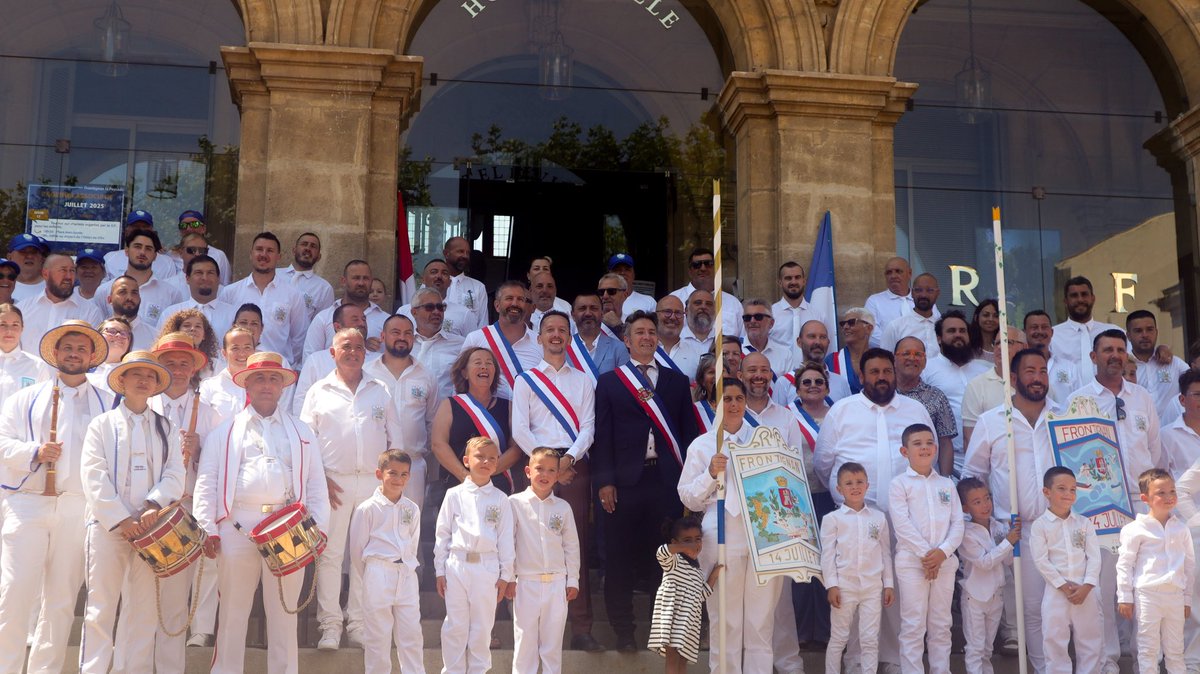Sylv20CARRIERE's tweet image. 🇫🇷 Ce matin à Frontignan, pour les 236 ans du 14 juillet 1789.
Aux côtés des forces de sécurité civile, puis avec des jouteurs.
Le 14 juillet, c’est la République née dans la lutte, pour la liberté, l’égalité, la fraternité.
Ces valeurs nous honorent.