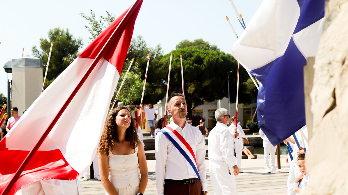 Sylv20CARRIERE's tweet image. 🇫🇷 Ce matin à Frontignan, pour les 236 ans du 14 juillet 1789.
Aux côtés des forces de sécurité civile, puis avec des jouteurs.
Le 14 juillet, c’est la République née dans la lutte, pour la liberté, l’égalité, la fraternité.
Ces valeurs nous honorent.