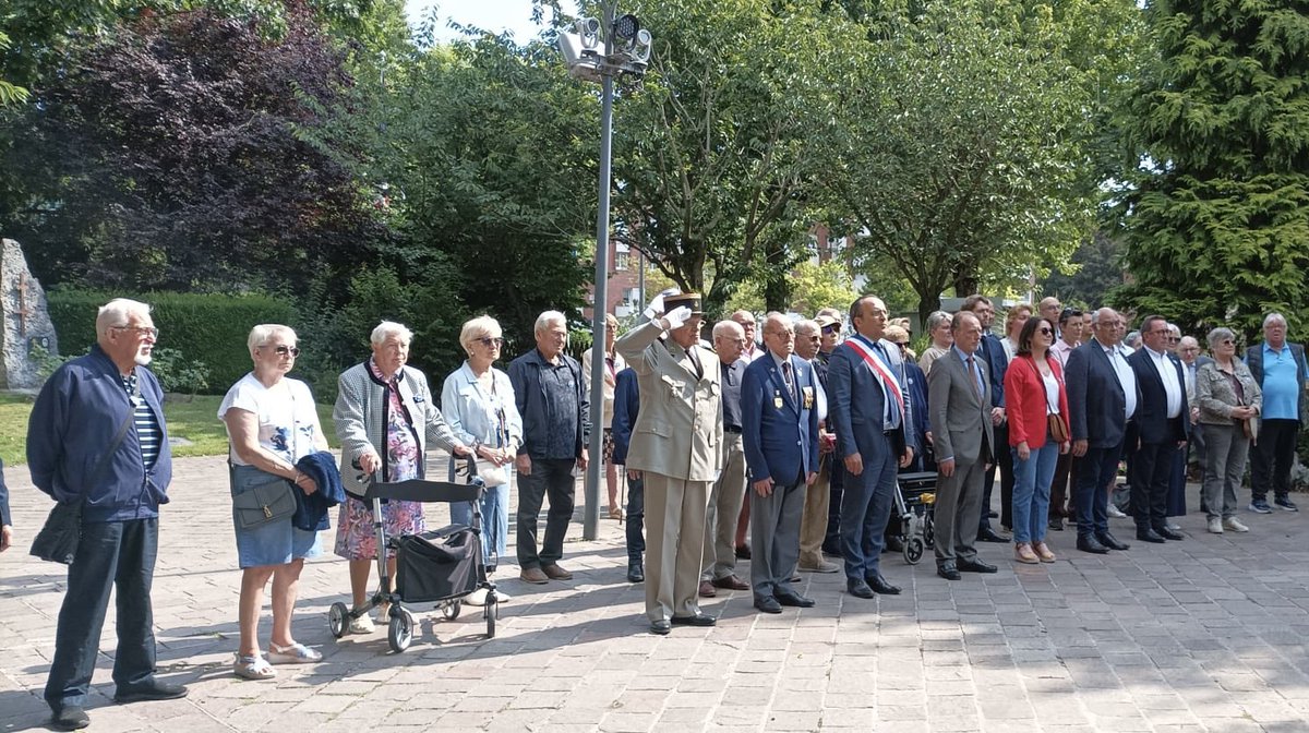Ce matin au monument aux morts de <a href="/LaMadeleine_59/">Ville de La Madeleine - Officiel</a> pour célébrer notre fête nationale du 14 juillet 🇫🇷