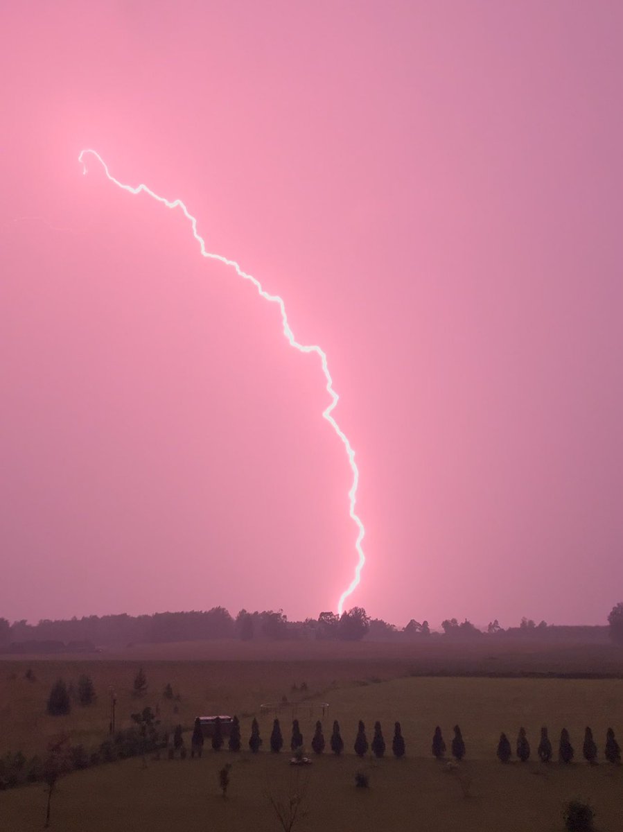 kairokiitsak's tweet image. Cloud-to-ground lightning bolt near Karivärava 13.07.2025.