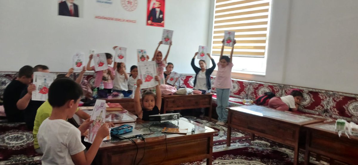 Milletimizin iradesini tanklara ciğnetmediği 15 Temmuzun 9. Yıl dönümünde Gençlerimiz "O gece Halkın Yüreği, Tankın Çeligini Ezdi" konulu resim çizdiler