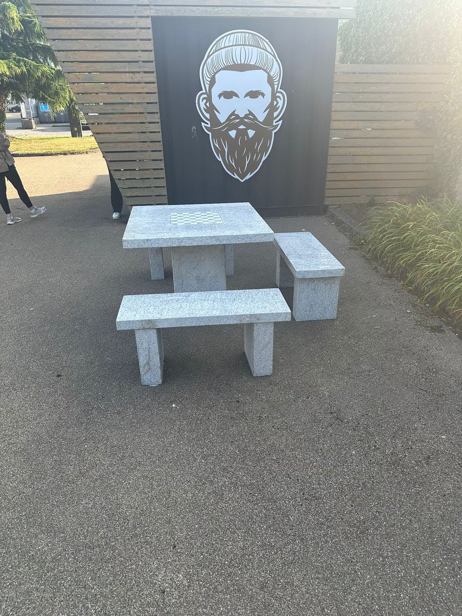 SandyfordBID's tweet image. Something new has landed in The District!
Table tennis and chess tables have been added to Bracken Road Pocket Park and Overend Park. 🏓♟️
These new additions supported by @dlrcc, provide the perfect spots to have fun, connect with others, and enjoy the sunny weather.