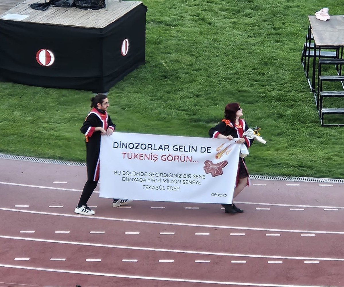 bölüm başkanımızın görüp KATILMIYORUM dediği pankartımız😭😭