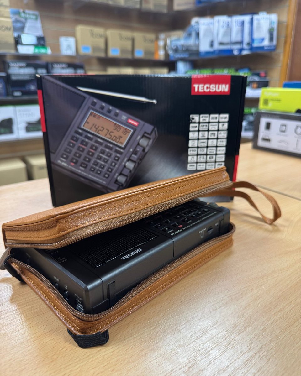 moonrakerukltd's tweet photo. Whether you're tuning in to AM, FM, longwave, shortwave, or SSB, the Tecsun PL-990X delivers superb clarity, stability, and user-friendly control in one stylish, portable unit π
#TecsunPL990X #DigitalReceiver #ShortwaveRadio #RadioGear #Moonraker #StayConnected https://t.co/OiqHFw7SAX