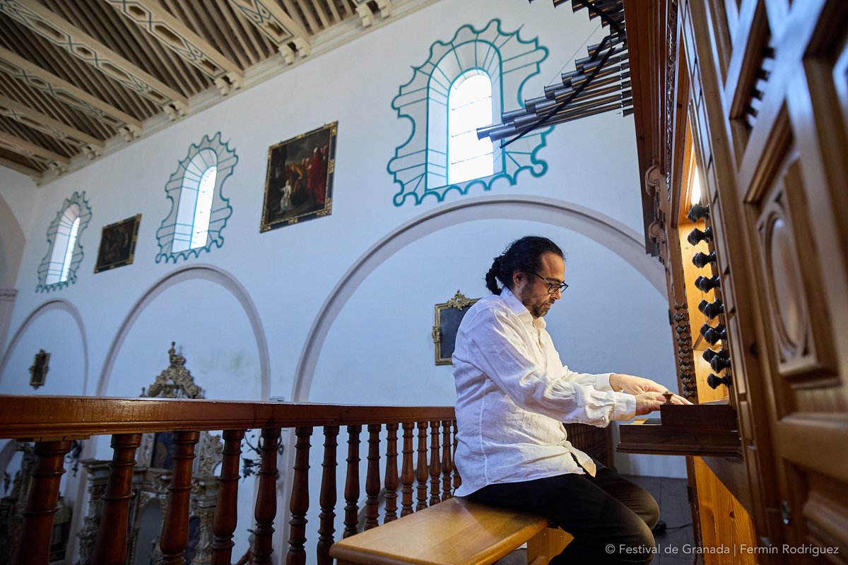 🎹 Bach en estado puro. El gran Juan María Pedrero nos hizo vibrar en la Parroquia del Salvador con un programa monumental para órgano: fantasía, profundidad y arquitectura sonora.
📍 Festival de Granada
📸 @ferminius
#FestivalGranada2025 #Bach #Órgano #JuanMaríaPedrero