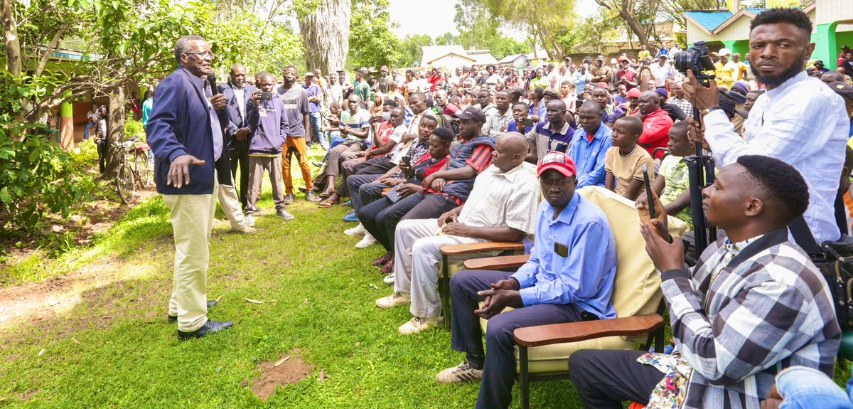 Maraga style of politics is one for the books;
 -reasoning with people, 
-no overpromising
- hakuna hebu nione kwa mkono
- No cousins
- Just meeting of minds and conscience