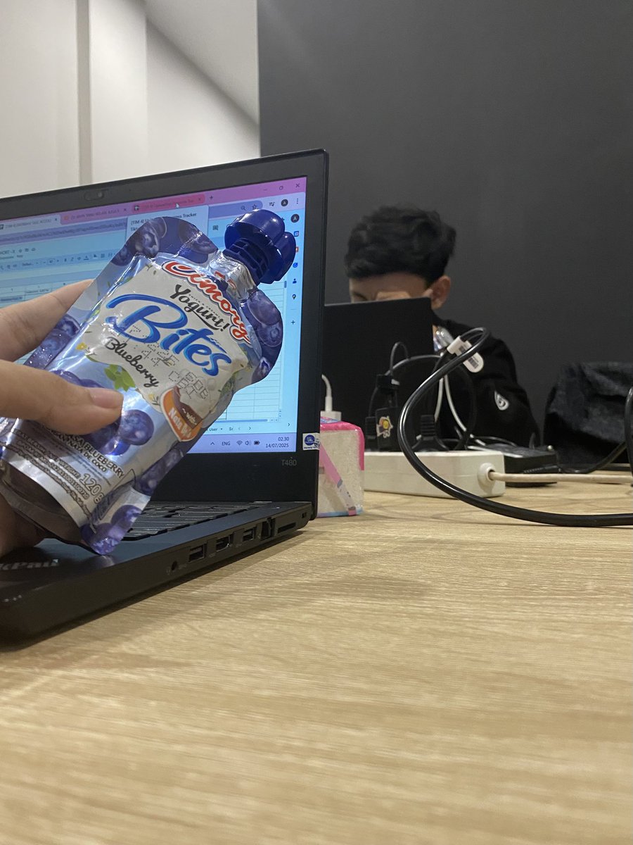 Too much ga kalo bos lagi pusing aku samperin trs aku bisikin “issokey.. nih makan dulu cimory dr aku”