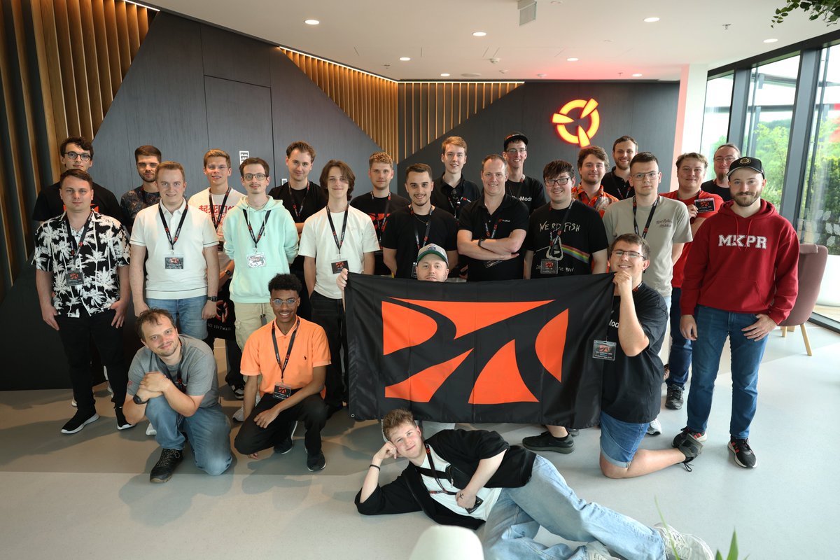 SCSsoftware's tweet image. Last Friday, we had the pleasure of hosting the @ProModsETS2 team! 🤝

We gave them a tour of our office, let them try the 4D motion simulator, and held a collaborative talk between our map design teams where we exchanged tips and feedback. We had a great time, thanks for coming!