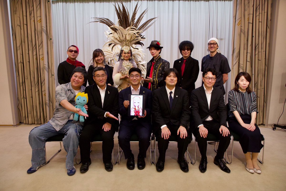 『チバケンサンバ』の完成とご報告で、
今回は千葉県知事の熊谷俊人知事の元に表敬訪問させて頂きました✨
先日お世話になった松戸市の松戸たかまさ市長、石塚ゆう議員、docomo関係者皆様と共にチバケンサンバ制作チームみんなで訪問！！