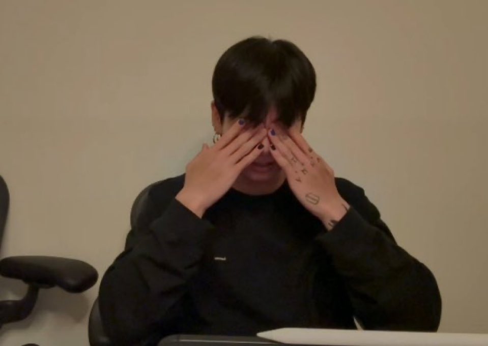 아니케데헌보고우는거라고? 개뿜ㅆㅂ