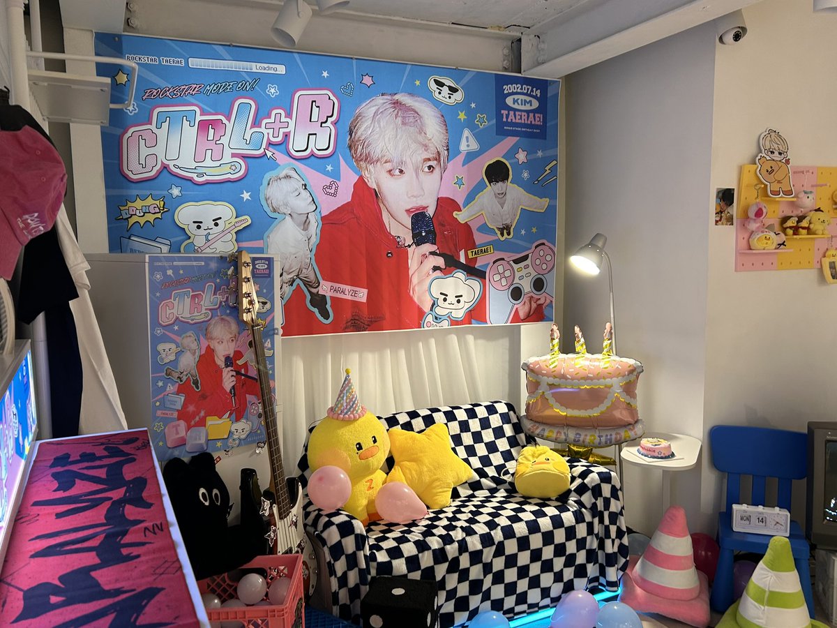 mytrpuppy's tweet photo. 오픈시간 맞춰서 입장한 초깜찍 생일카페! 선착특전 타올슬로건이 너무 예뻐요❤️ 럭드 5번 했는데 5개 전부 다른 거 뽑는 럭키꿀타래가되🍀 구석구석 자리한 애기태래가 너무너무너무너무 귀여웠어요 귀여운게 최고야 (๑>◡<๑)

#마더태래사_접속중 https://t.co/KlpQBQGGzY