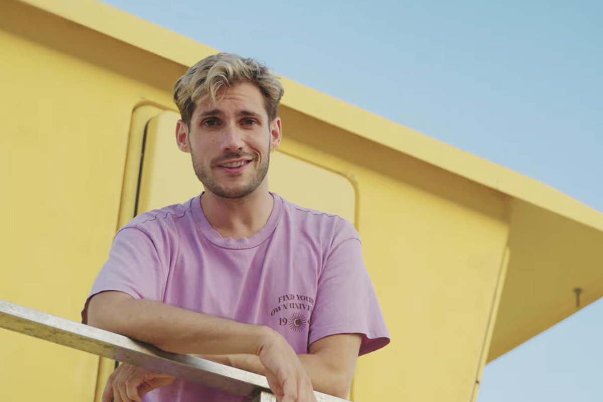 🌴✨ <a href="/MAndurell/">Marc Andurell</a> posa banda sonora a la temporada amb "Un estiu com els d'abans" ✨🌴

Estrenem el videoclip de la cançó de l'estiu de <a href="/laxarxames/">La Xarxa+</a>. Descobreix-lo! 👇🏻👇🏻
enderrock.cat/noticia/29909/…