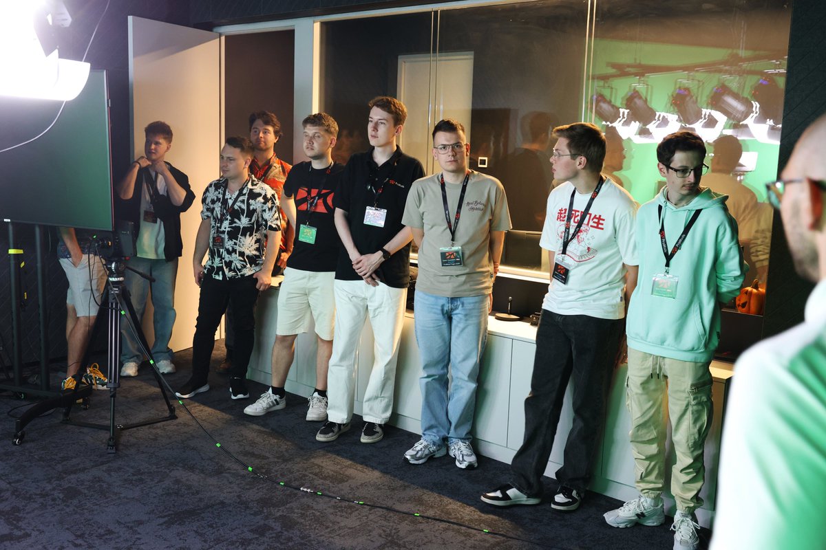 SCSsoftware's tweet image. Last Friday, we had the pleasure of hosting the @ProModsETS2 team! 🤝

We gave them a tour of our office, let them try the 4D motion simulator, and held a collaborative talk between our map design teams where we exchanged tips and feedback. We had a great time, thanks for coming!