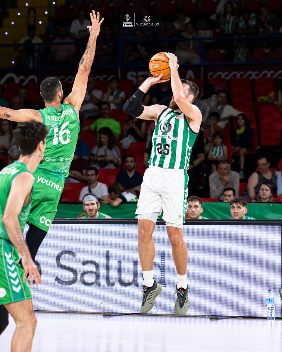 BaloncestoSev's tweet image. 🔙Una temporada de trabajo, esfuerzo y compromiso… también fuera de la pista.
💪Gracias, Núcleo Salud por estar ahí. 💚